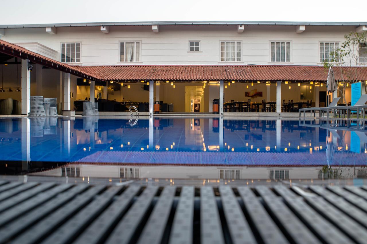 The Covanro Airport Hotel - Katunayake Гампаха Экстерьер фото